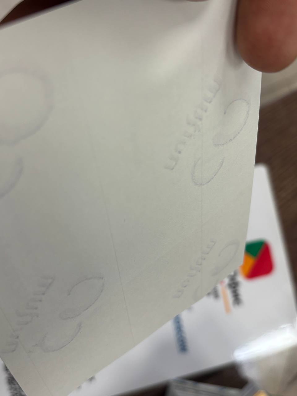 Самоклеящаяся бумага