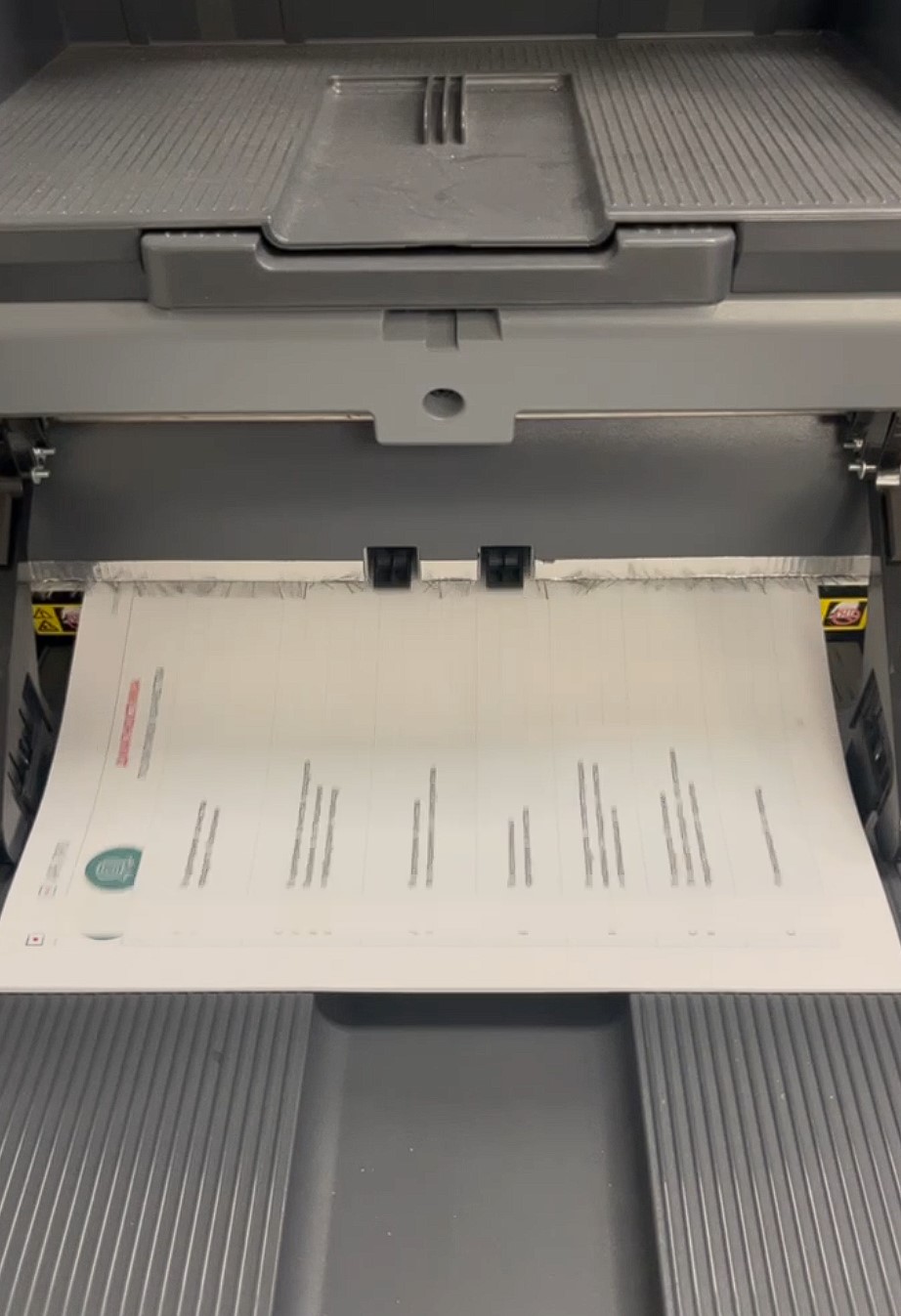 Посмотрите видео, как мы печатаем цветные документы